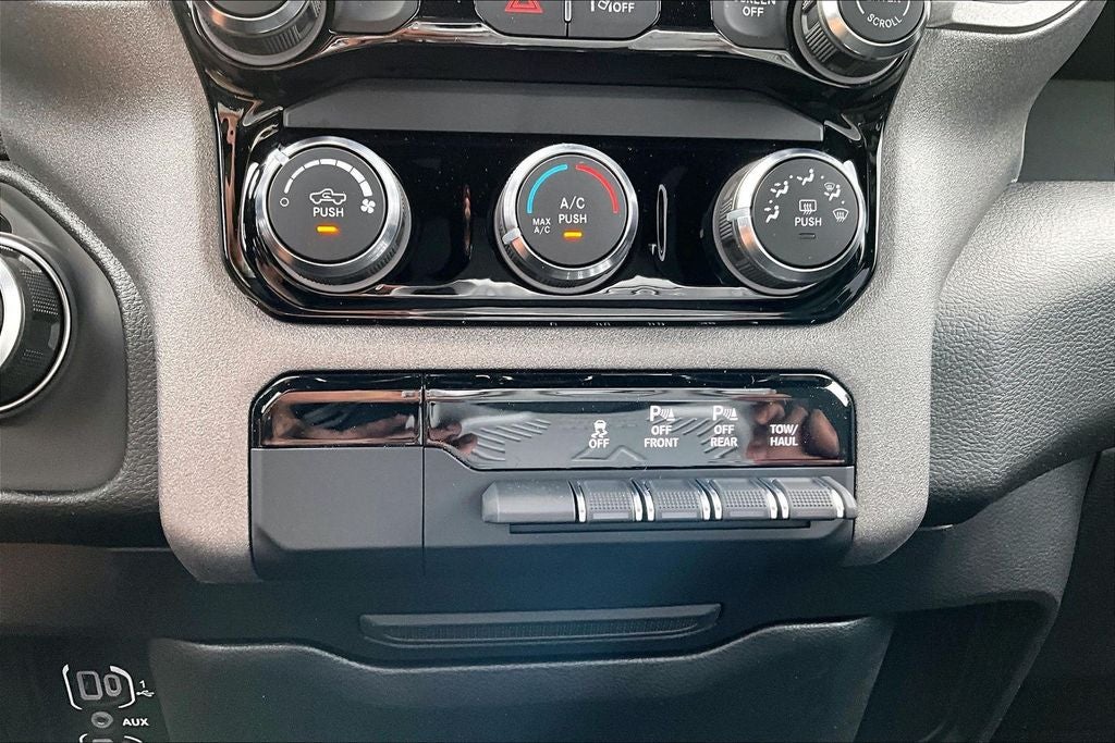 2026 RAM Ram 1500 RAM 1500 EXPRESS QUAD CAB 4X2 6'4' BOX