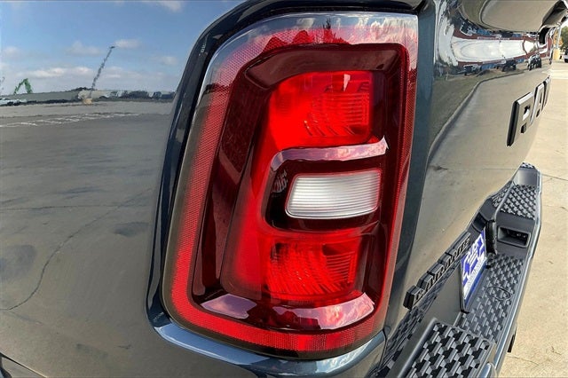 2026 RAM 1500 Laramie Crew Cab 4x4 5'7' Box