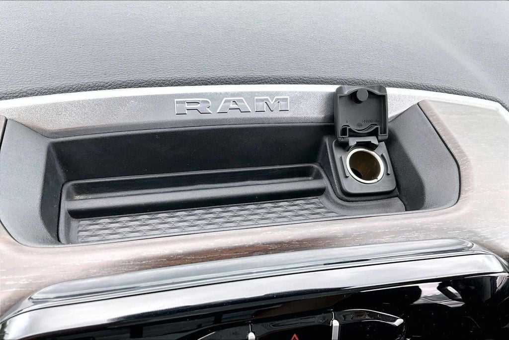 2022 RAM 1500 Laramie Crew Cab 4x4 5'7' Box
