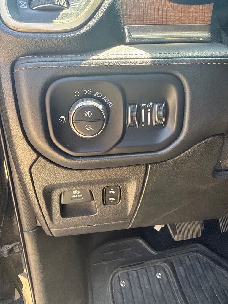 2019 RAM 1500 Longhorn Crew Cab 4x4 5'7' Box