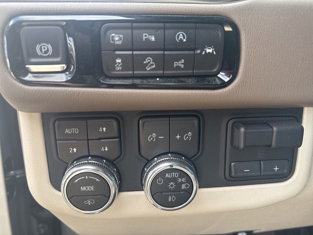 2025 GMC Yukon 4WD Denali
