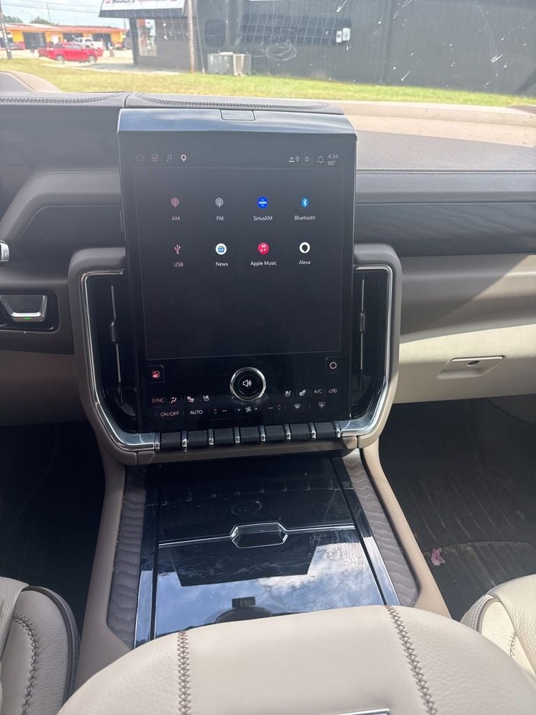 2025 GMC Yukon 4WD Denali