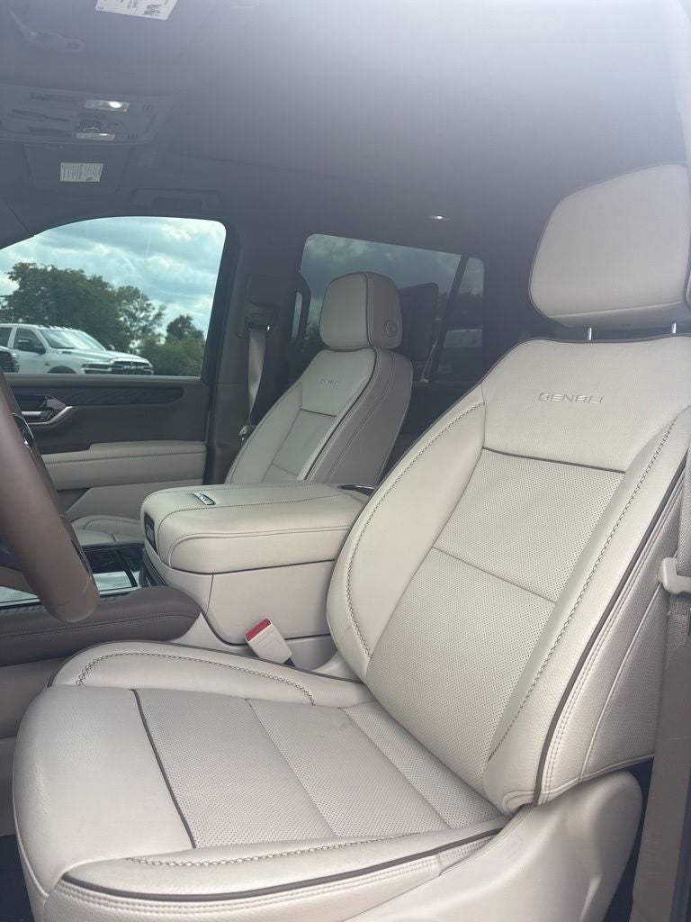 2025 GMC Yukon 4WD Denali