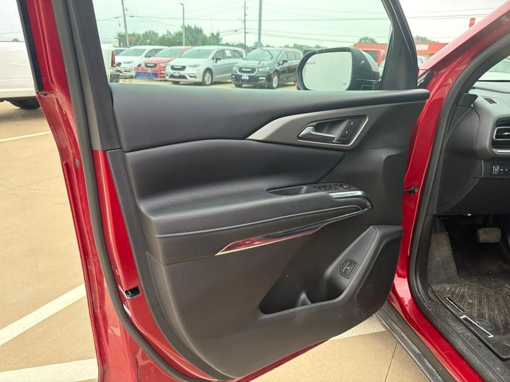 2026 Chevrolet Traverse FWD LT