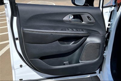 2027 Chrysler Pacifica PACIFICA LIMITED