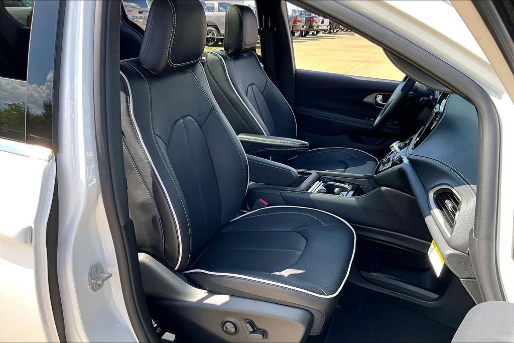 2027 Chrysler Pacifica PACIFICA LIMITED
