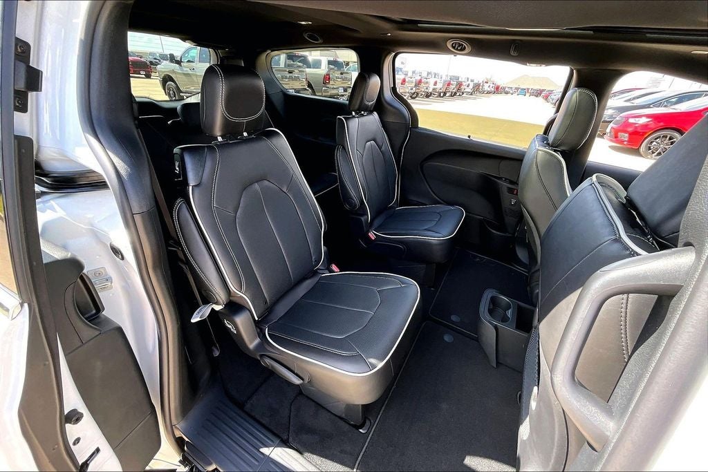 2027 Chrysler Pacifica PACIFICA LIMITED