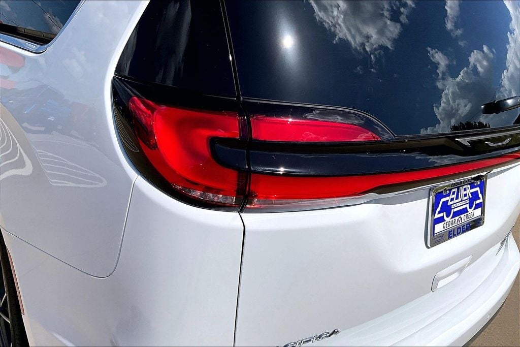 2027 Chrysler Pacifica PACIFICA LIMITED