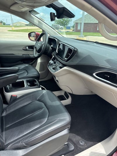 2022 Chrysler Pacifica Hybrid Touring L