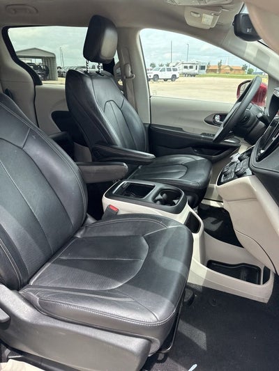 2022 Chrysler Pacifica Hybrid Touring L