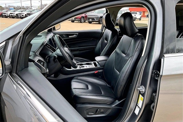 2022 Ford Edge Titanium