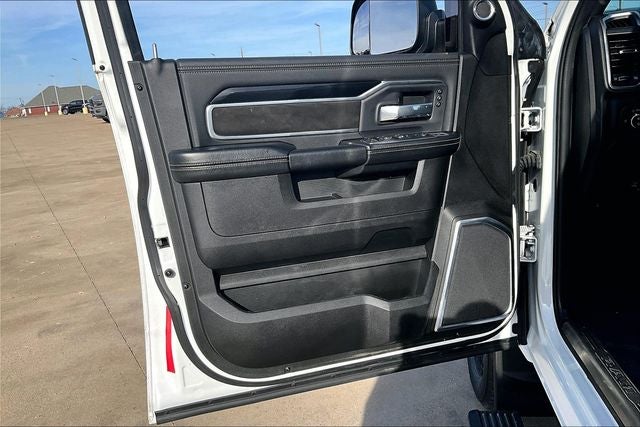 2022 RAM 3500 Laramie Crew Cab 4x4 6'4' Box