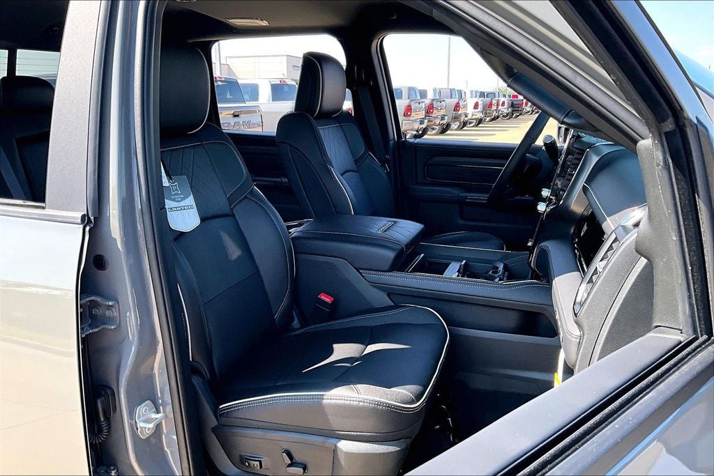 2026 RAM 3500 RAM 3500 LIMITED MEGA CAB 4X4 6'4' BOX