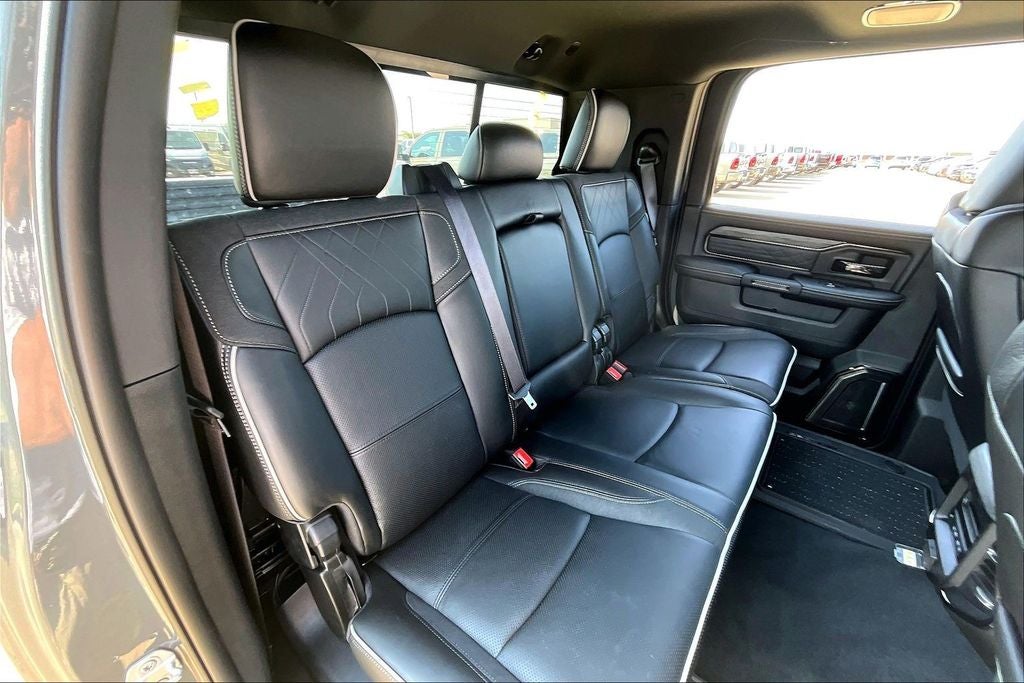 2026 RAM 3500 RAM 3500 LIMITED MEGA CAB 4X4 6'4' BOX