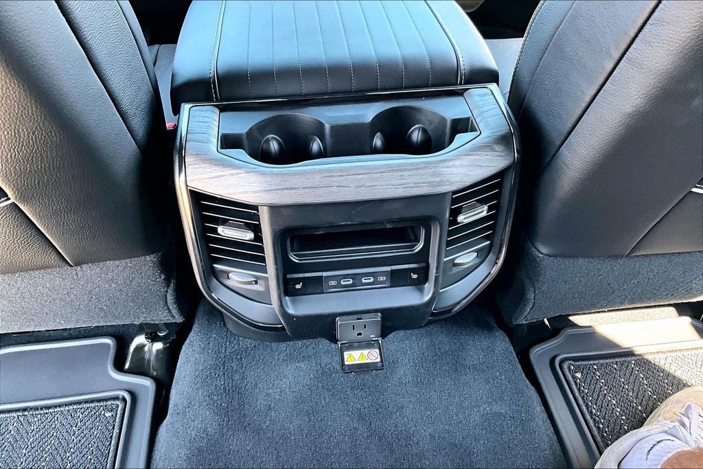 2026 RAM 3500 RAM 3500 LIMITED MEGA CAB 4X4 6'4' BOX
