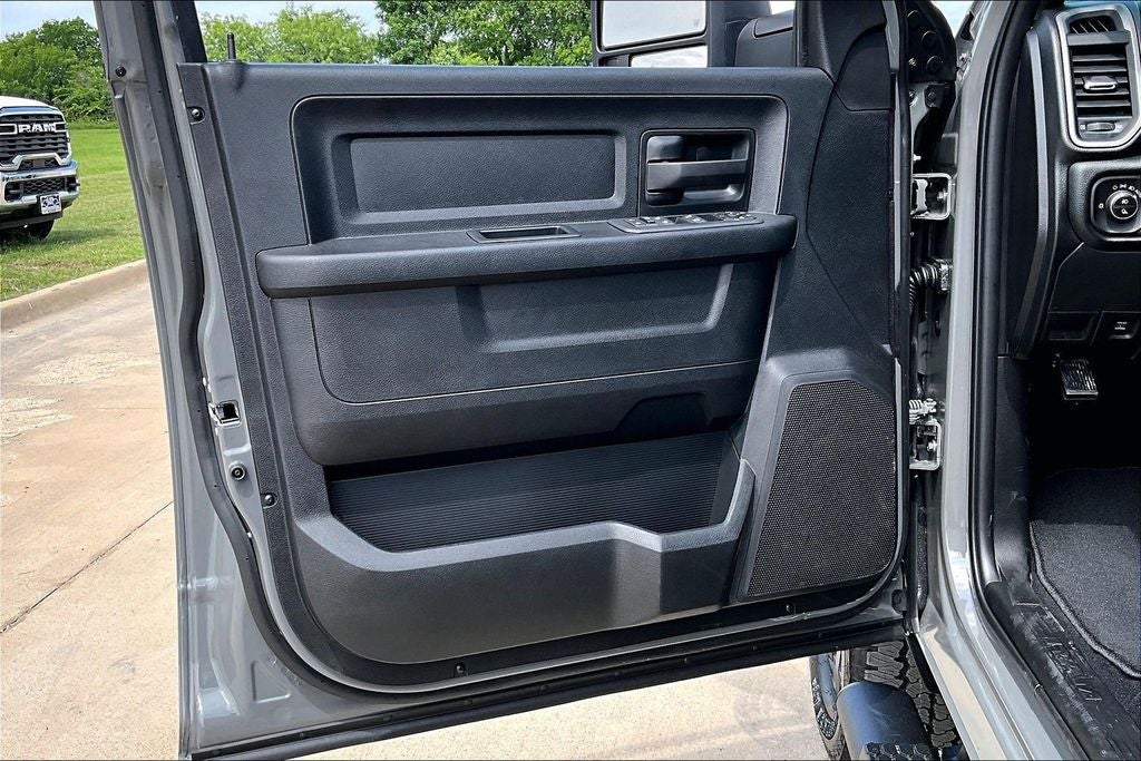2026 RAM Ram 2500 RAM 2500 BLACK EXPRESS CREW CAB 4X4 6'4' BOX