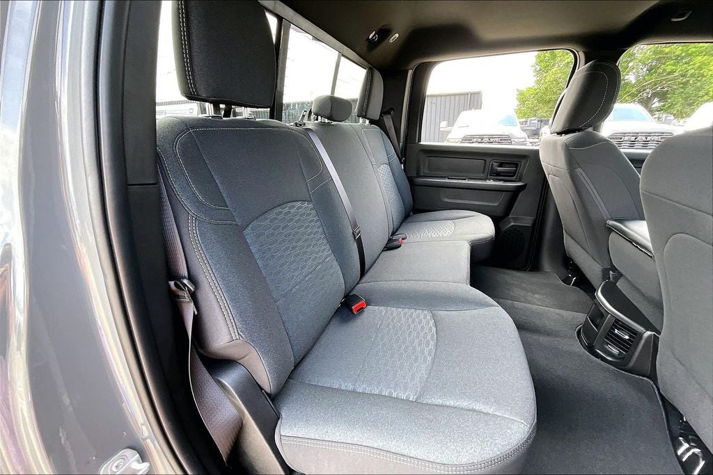 2026 RAM Ram 2500 RAM 2500 BLACK EXPRESS CREW CAB 4X4 6'4' BOX