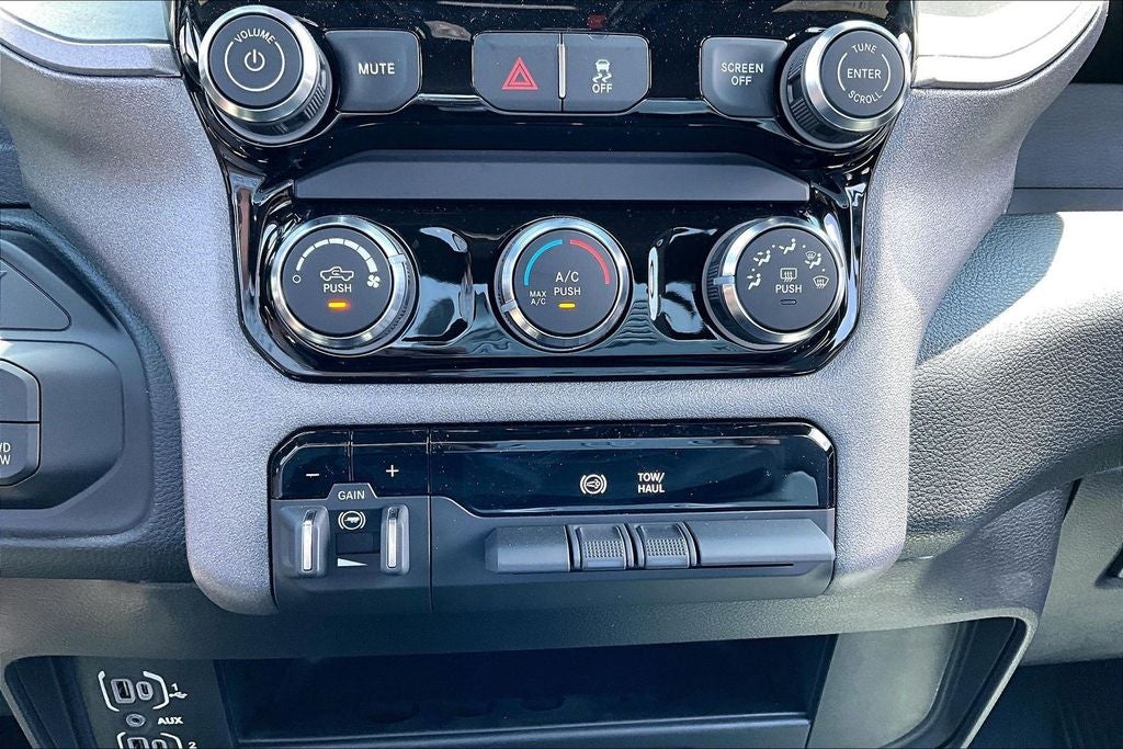 2026 RAM 2500 RAM 2500 TRADESMAN CREW CAB 4X4 6'4' BOX