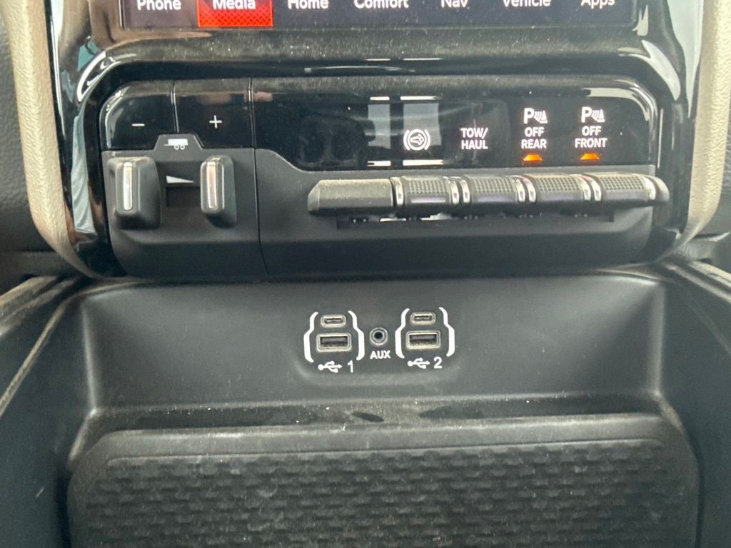 2024 RAM 3500 Laramie Crew Cab 4x4 8' Box