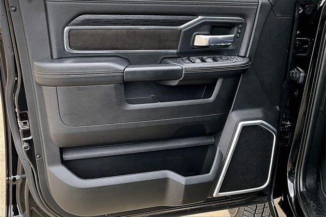 2023 RAM 3500 Laramie Crew Cab 4x4 8' Box