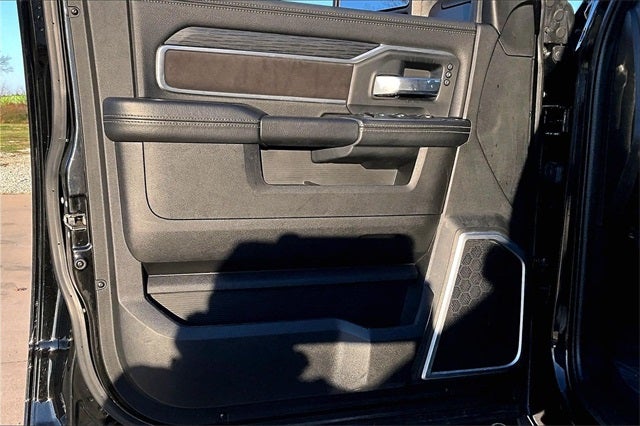 2023 RAM 3500 Laramie Crew Cab 4x4 8' Box