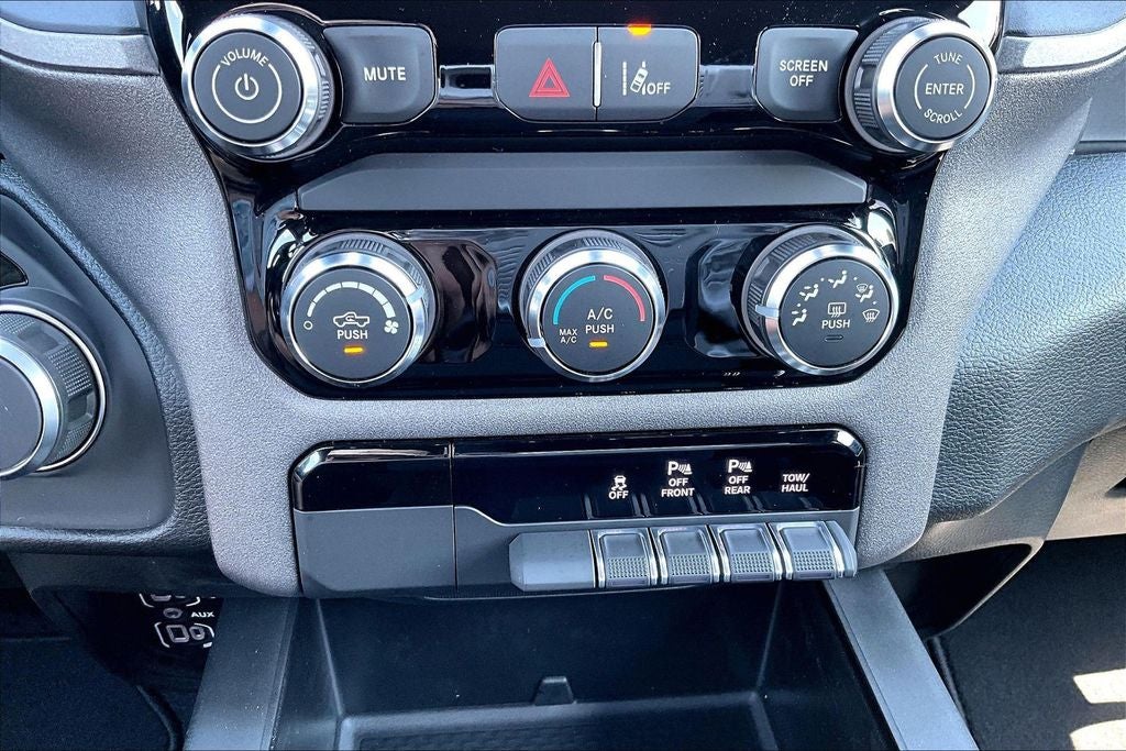 2026 RAM Ram 1500 RAM 1500 EXPRESS CREW CAB 4X2 5'7' BOX