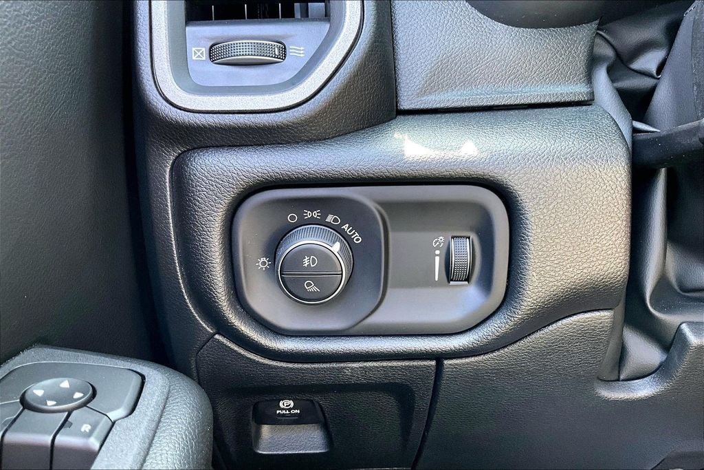 2026 RAM Ram 1500 RAM 1500 EXPRESS CREW CAB 4X2 5'7' BOX
