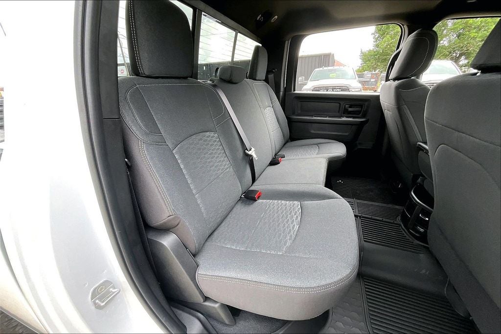 2026 RAM Ram 2500 RAM 2500 BLACK EXPRESS CREW CAB 4X4 6'4' BOX