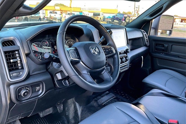 2026 RAM Ram 5500 Chassis Cab RAM 5500 TRADESMAN CHASSIS CREW CAB 4X4 84' CA