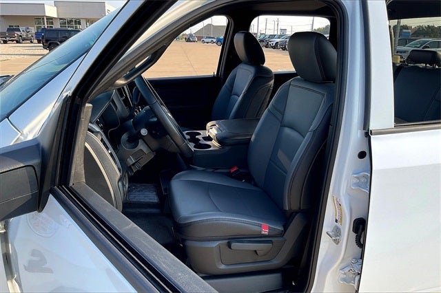 2026 RAM Ram 5500 Chassis Cab RAM 5500 TRADESMAN CHASSIS CREW CAB 4X4 84' CA