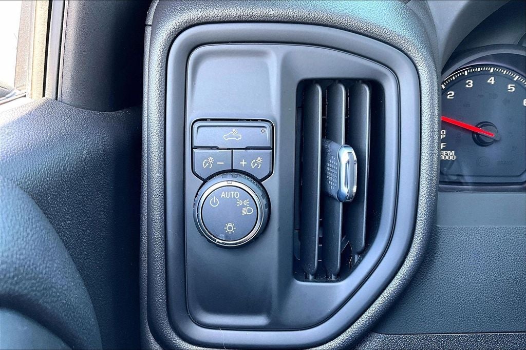 2022 Chevrolet Silverado 1500 2WD Crew Cab Short Bed Custom