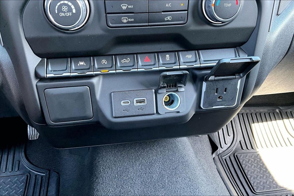 2022 Chevrolet Silverado 1500 2WD Crew Cab Short Bed Custom