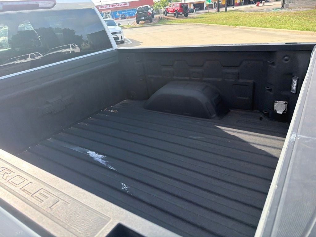 2022 Chevrolet Silverado 1500 2WD Crew Cab Short Bed Custom