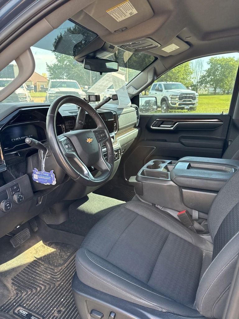 2022 Chevrolet Silverado 1500 2WD Crew Cab Short Bed LT