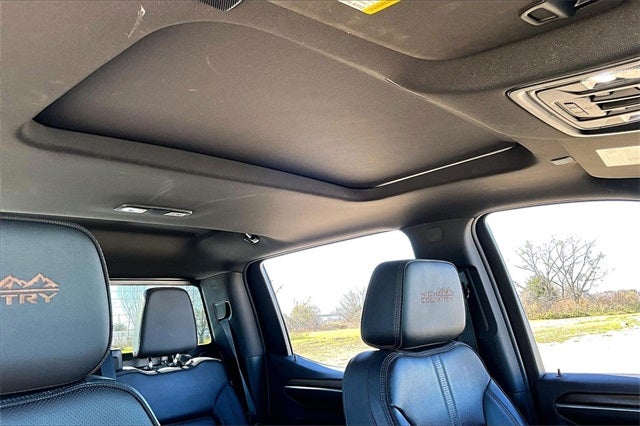 2022 Chevrolet Silverado 1500 4WD Crew Cab Short Bed High Country